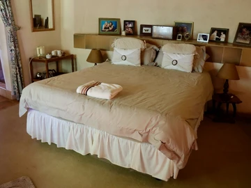 Farm & Agricultural Land