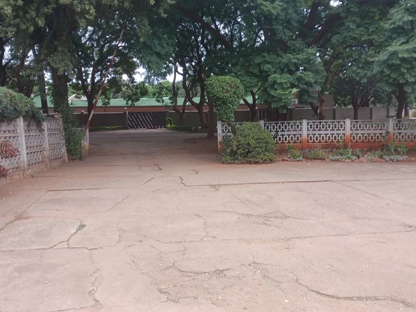 2 Bedroom Flat & Apartment